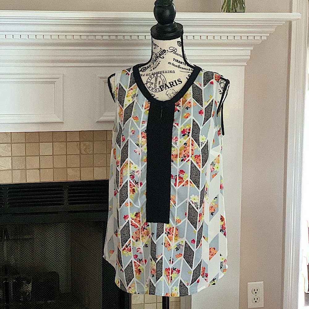 2/$10 CAbi sleeveless top